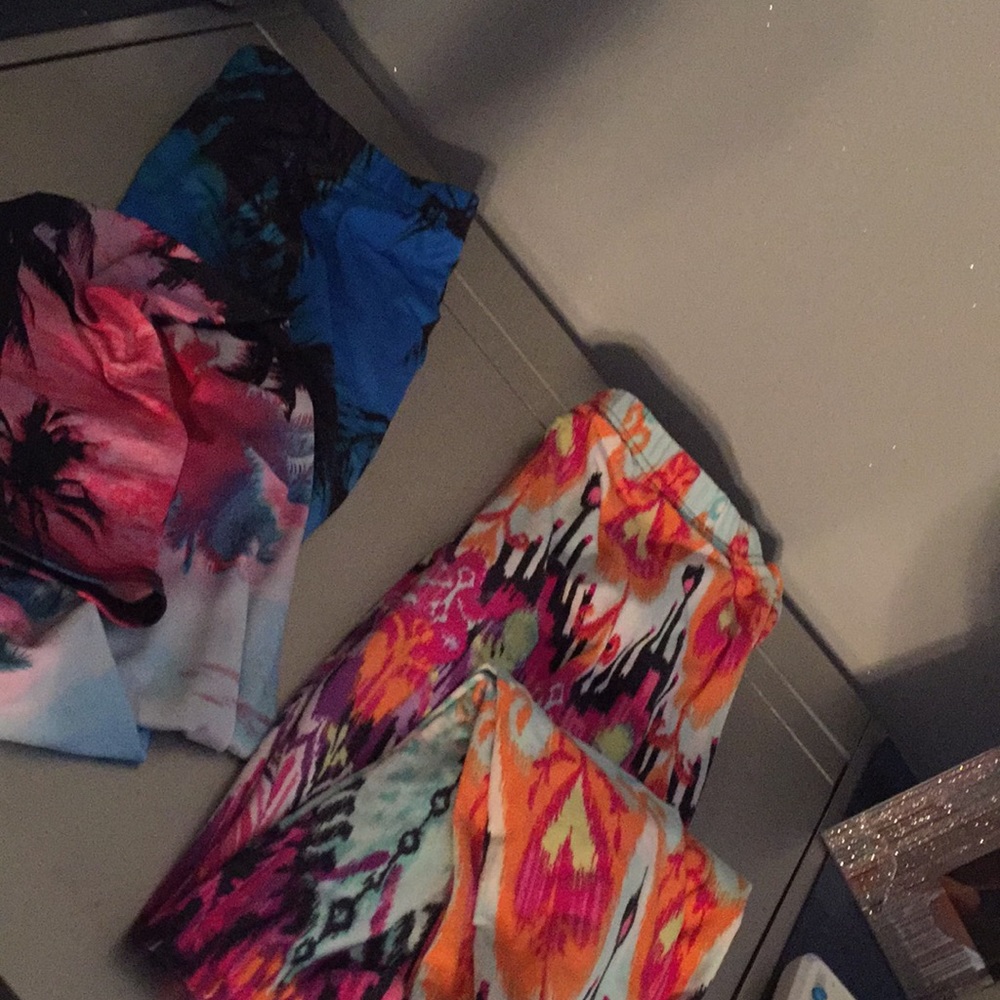 2 pairs of leggings